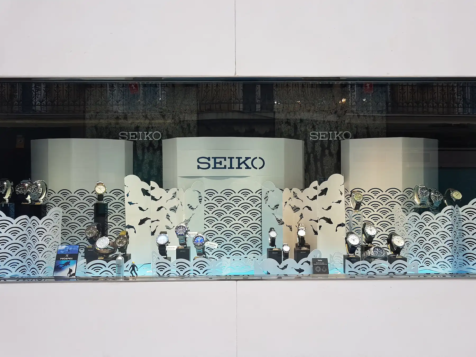 WINDOW DISPLAY DESIGN 1