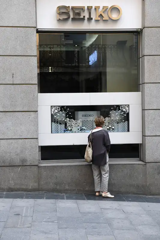 WINDOW DISPLAY DESIGN 3